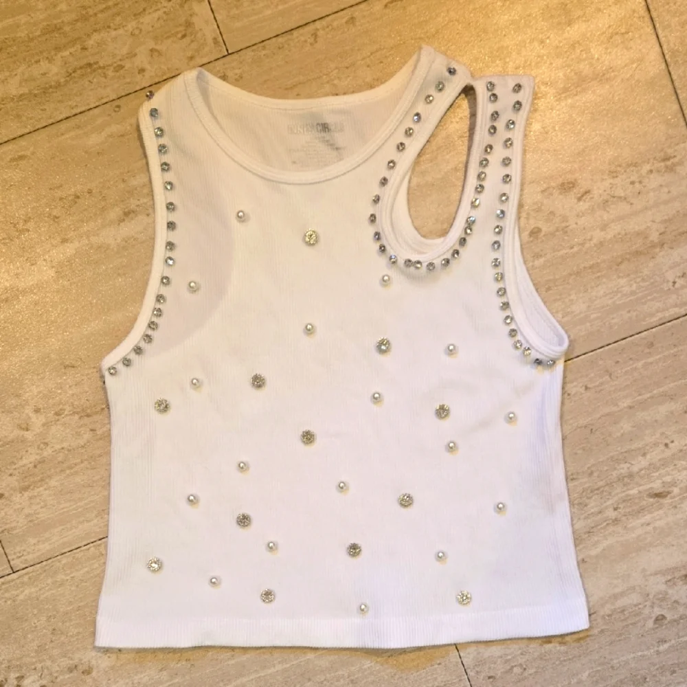 Inner Circle Trendy White Ribbed Bling Accent Tank Top - Picture 1 of 9
